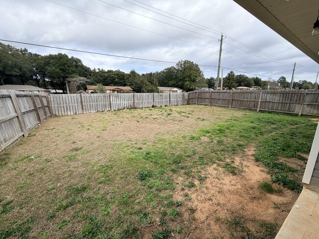 Building Photo - 5747 Guinevere Ln