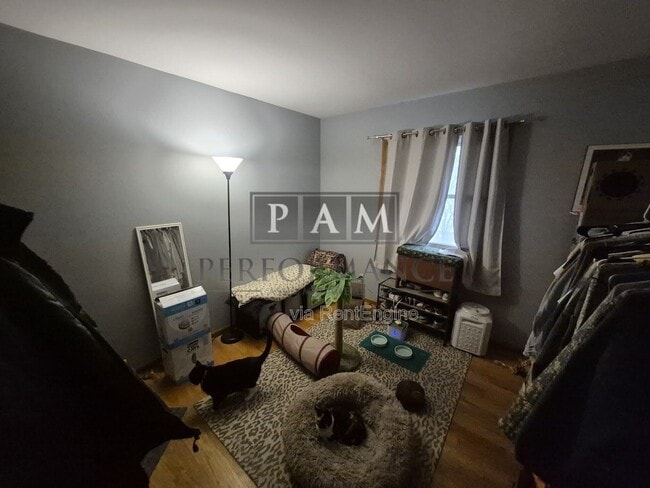 Building Photo - 1422 W Maplewood Ct