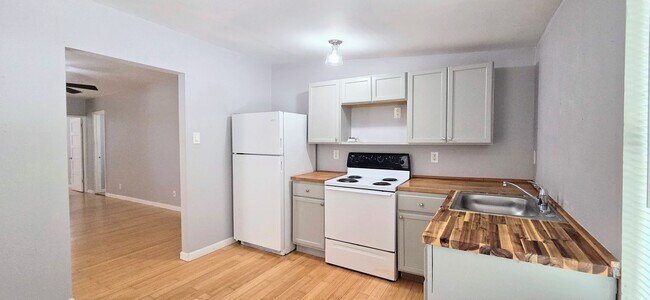 Building Photo - Mahncke Park! 1-Bedroom in 4-Plex near Ft ...