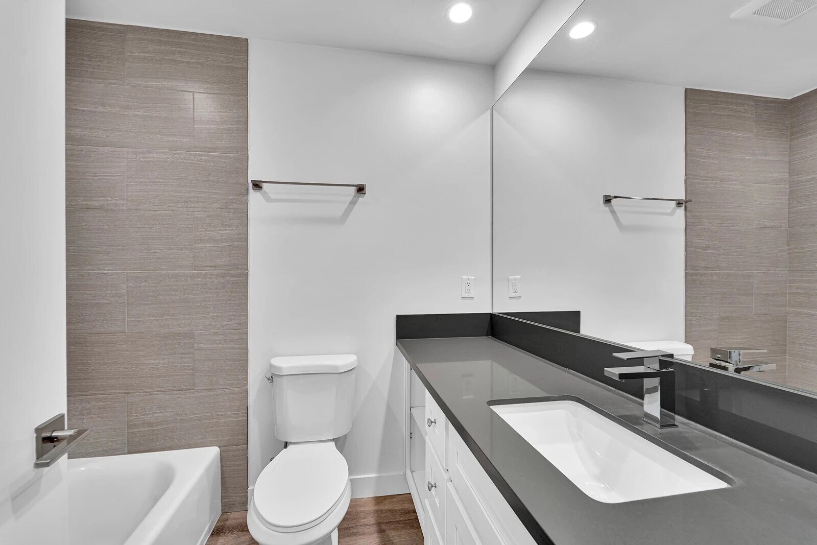 Building Photo - 1240 W 29th St