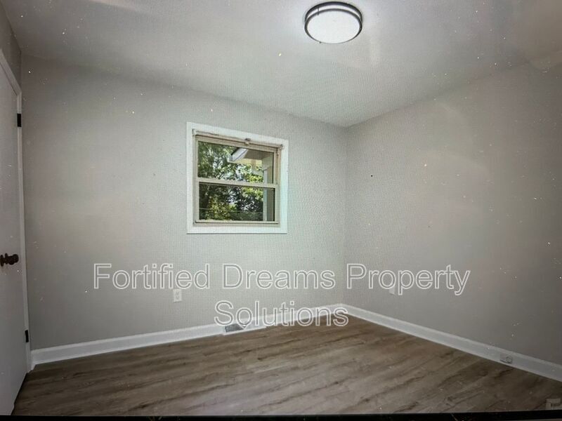 Building Photo - 1141 Carolina Cir