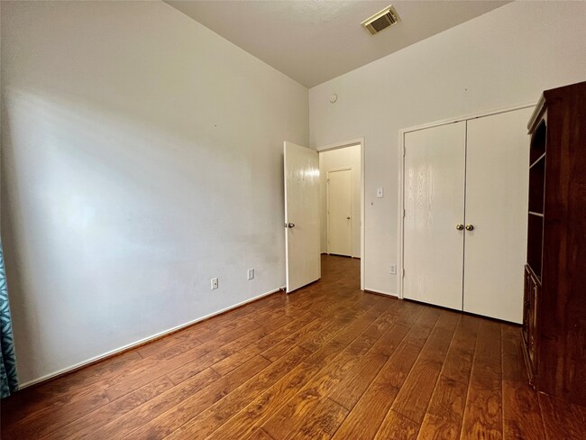 Building Photo - 9803 Hallmark Ln