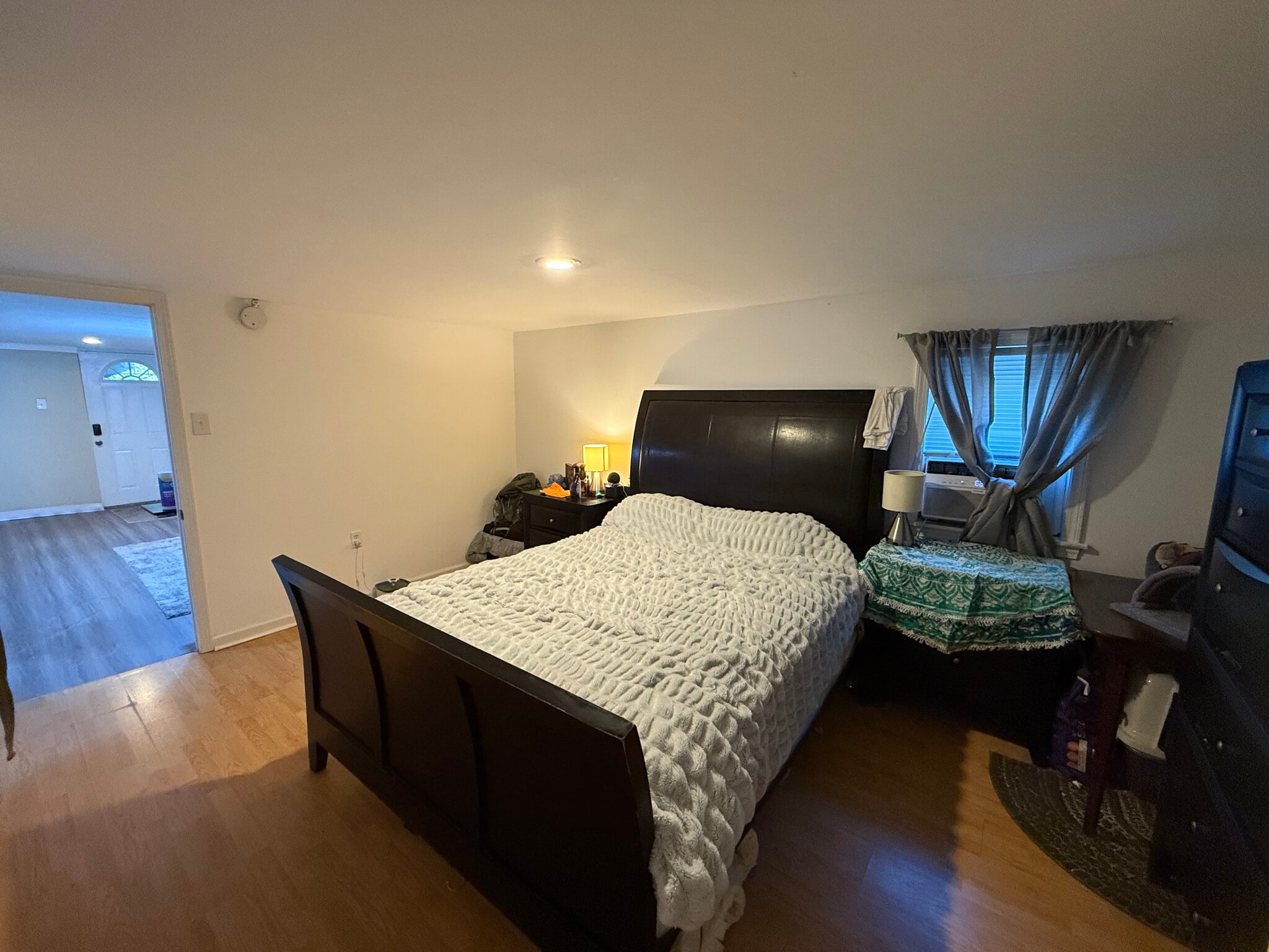 Larger bedroom - 3716 Washington Pike