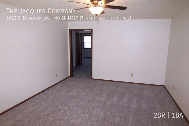 Building Photo - Very Clean 2 Bedroom 1 Bath 1 Car Garage D...