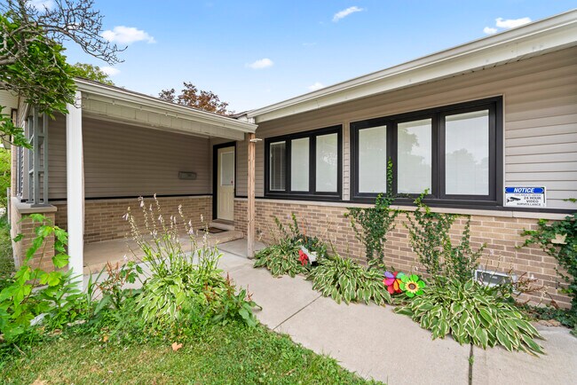 Building Photo - 109 Landmeier Rd