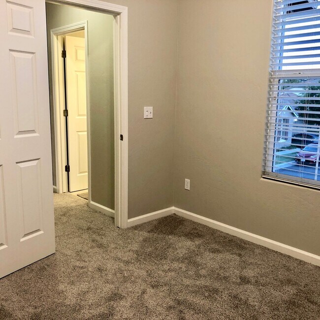 Building Photo - $2,695 Shepherd & Clovis, 3 Bed +Loft, Bea...