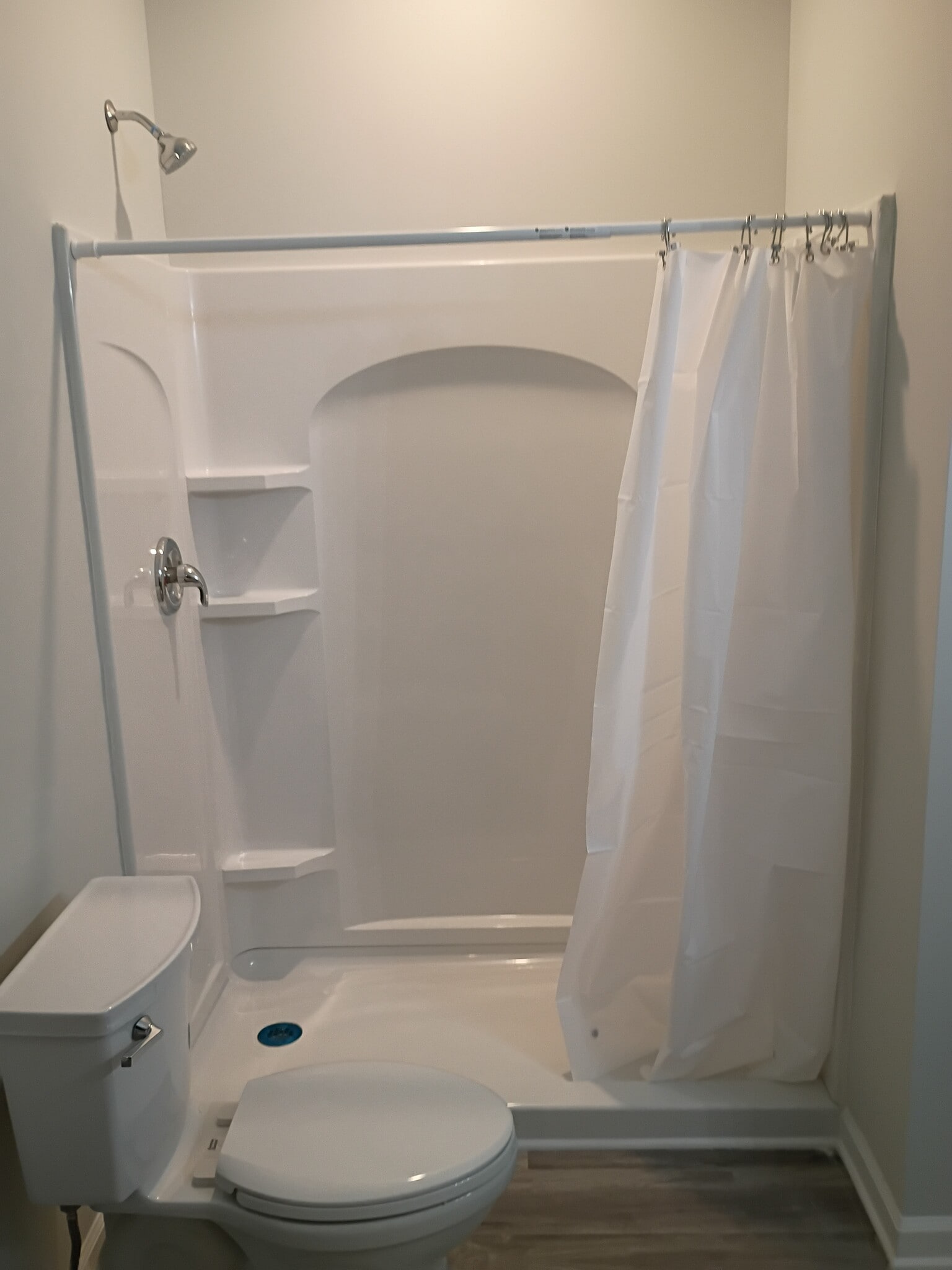 Building Photo - 121 Rose Lk Dr