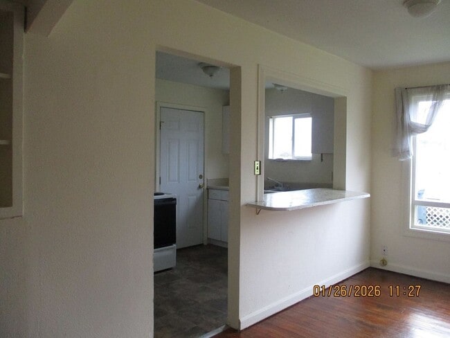 Building Photo - 3022 Sumner Ave