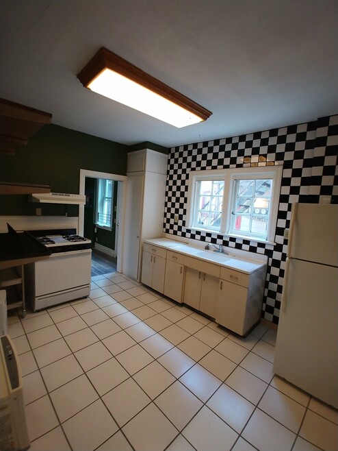 Building Photo - 707 N 2nd St