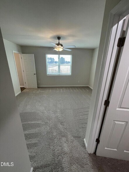 Building Photo - 1019 Peony Ln