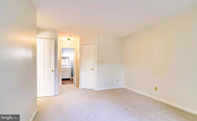 Building Photo - 244 S Reynolds St