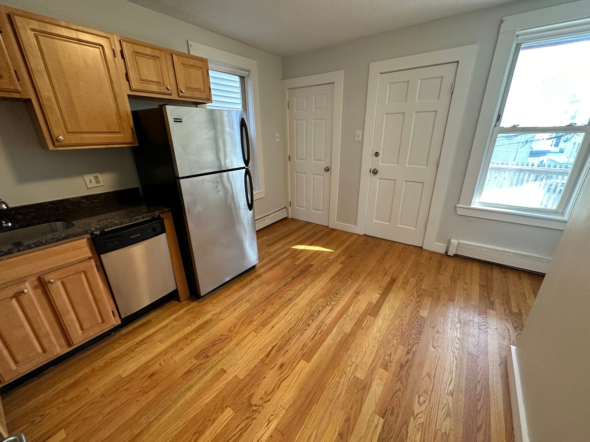 Building Photo - 857 E 1st St