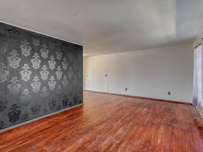 Building Photo - 1100 N Wilshire Blvd