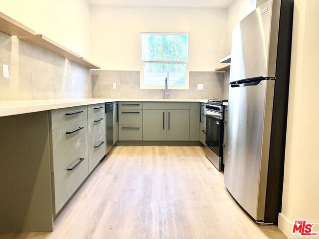 Building Photo - 1246 N Formosa Ave