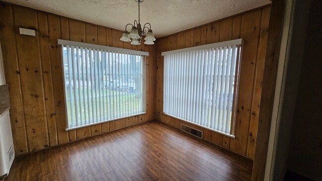 Building Photo - 3 Bed, 1 Bath House in Downtown Coeur d'Alene
