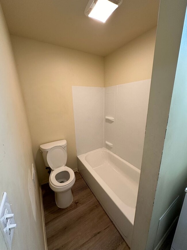 Building Photo - 2 Bed, 1 Bath. Section 8 Approved