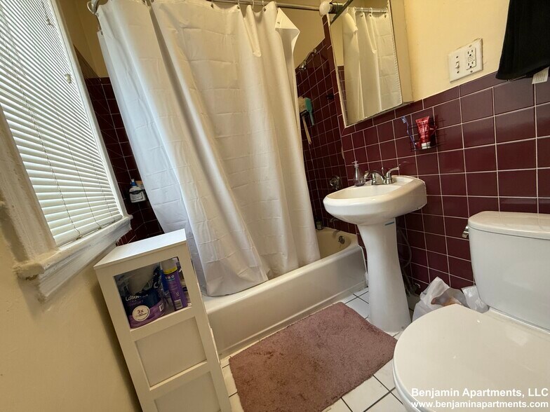 Building Photo - 872 Huntington Ave