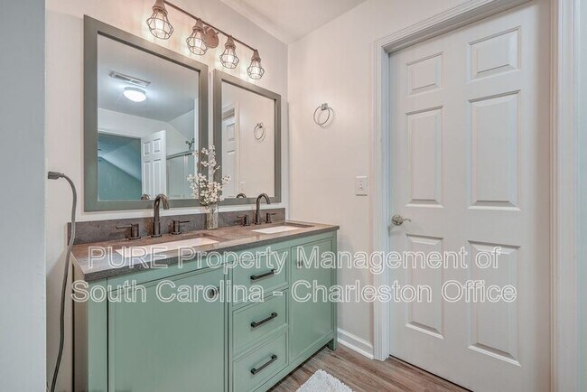 Building Photo - 8800 Dorchester Rd