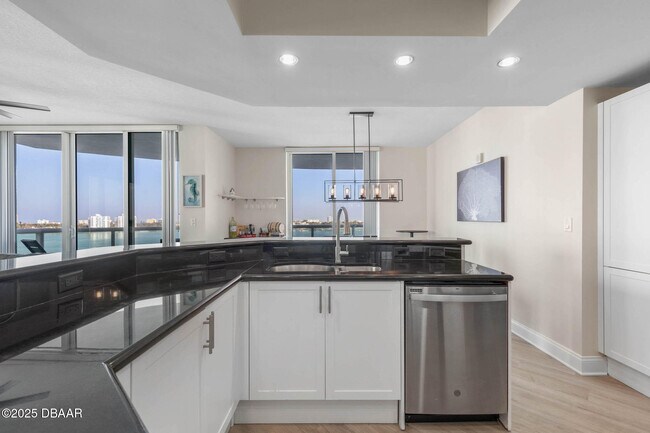 Building Photo - 231 Riverside Dr