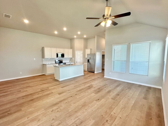 Building Photo - Luxury 3-Bed, 2-Bath Duplex in Emma Park!