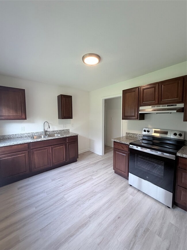 Building Photo - 8837 Oak Knoll Ln
