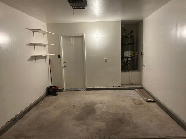 Building Photo - Condo 3 bedrooms 2 bathrooms 1 car garage gated subdivision.