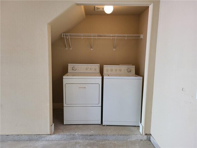 Building Photo - 1601 Miriam Ave