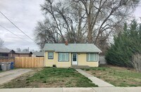 Building Photo - 320 W 2nd N