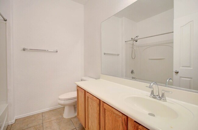 Building Photo - 4836 S Summit Ct