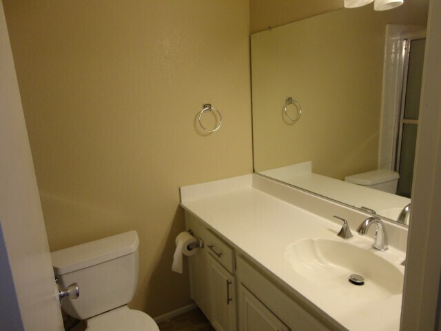 Building Photo - Coming Soon A Beautiful 2 + 1 Townhouse Saugus