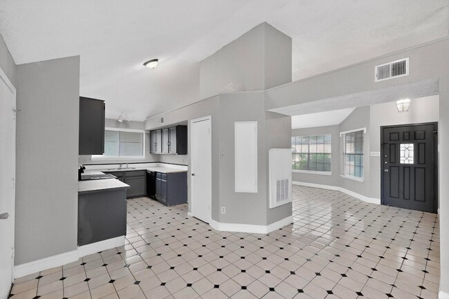 Building Photo - 1634 Sunswept Terrace