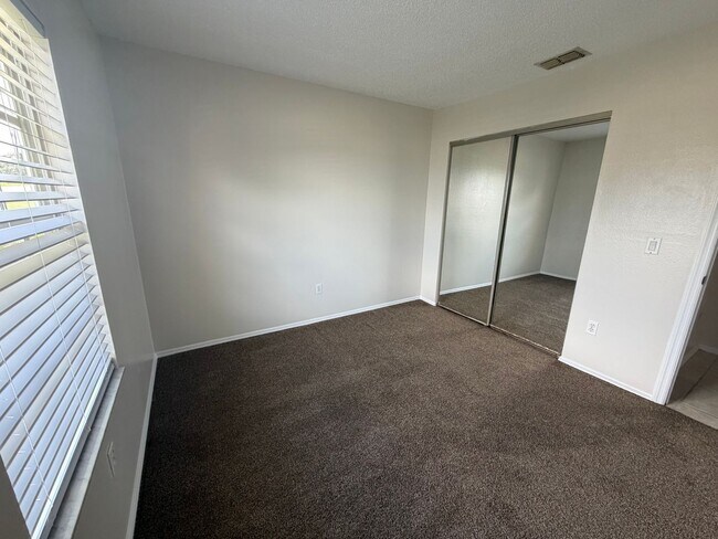 Building Photo - 73 Olive Dr
