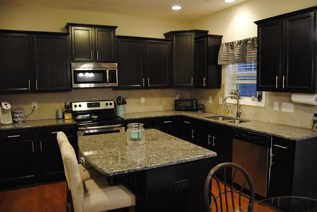 Building Photo - Spacious 4-Bedroom Home with Loft, New Carpet & Private Cul-de-Sac Location