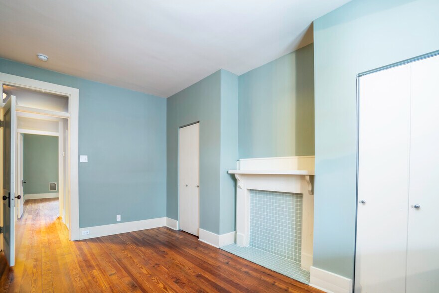 Building Photo - 4121 Davison St