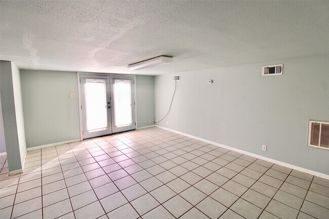 Building Photo - 4114 Ave S 1/2