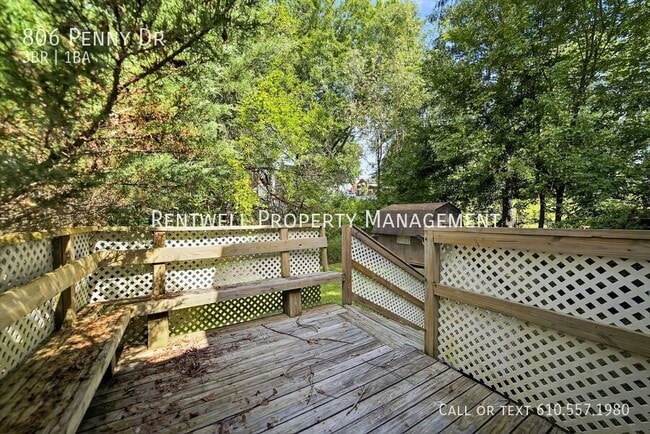 Building Photo - 806 Penny Dr