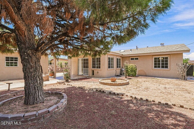 Building Photo - 6340 Modesta St