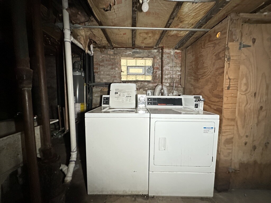 Building Photo - 2136 W Chicago Ave