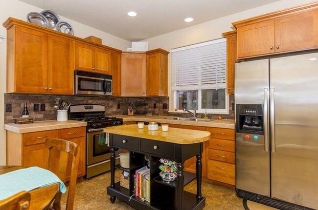 Building Photo - Great four bedroom home in Beaverton!