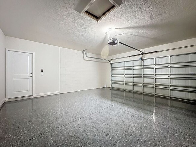 Building Photo - Tohoqua Beauty!