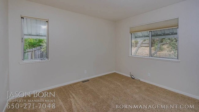 Building Photo - 966 Lakeview Way