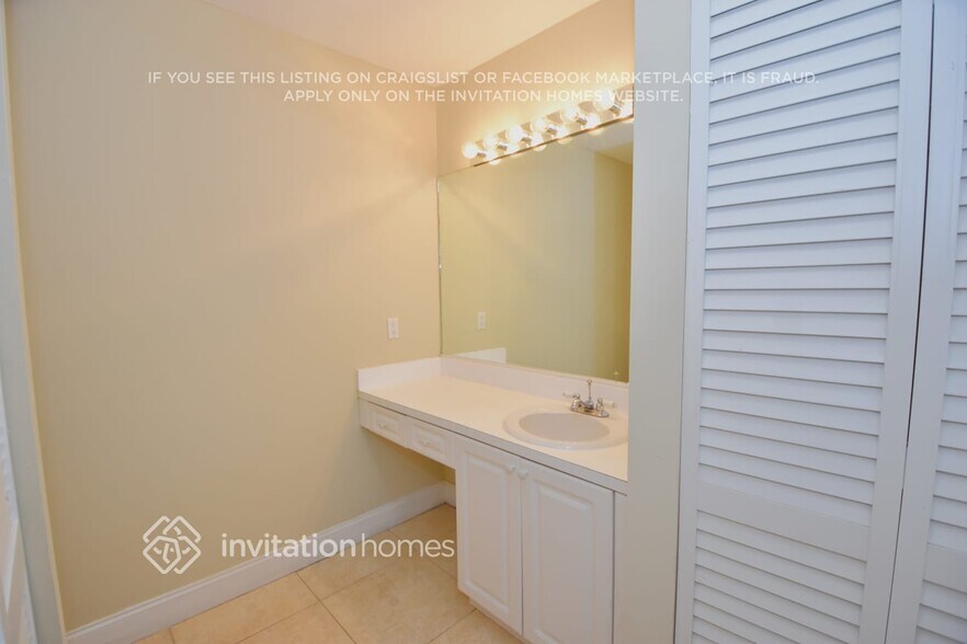 Building Photo - 5141 NW 102nd Ct