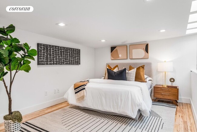 Building Photo - 489 Broome St