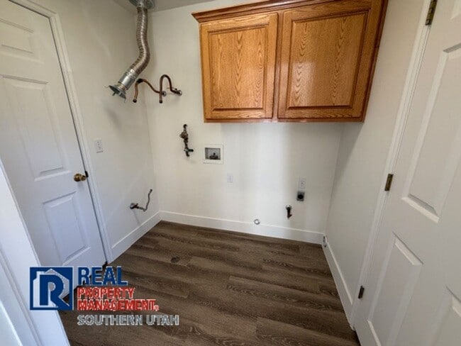 Building Photo - 2 Bedroom downtown