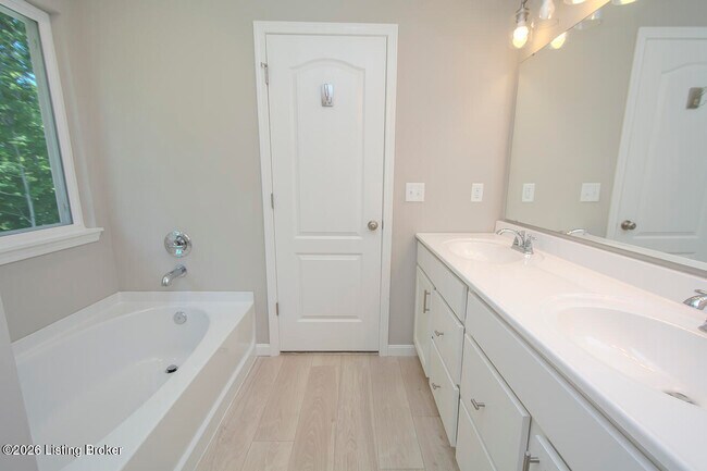 Building Photo - 17801 Bridle Run Dr