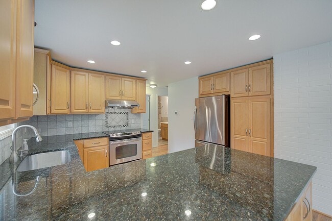 Building Photo - 3bd/1.5ba Mercer Island Home