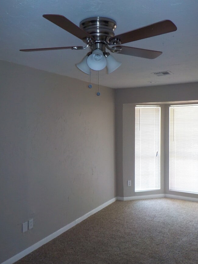 Building Photo - 4724 Lunow Dr