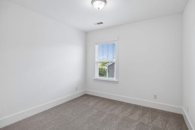 Building Photo - Available now in highly desirable Amelia Park! Beautifully maintained 5-bedroom, 3.5-bath home