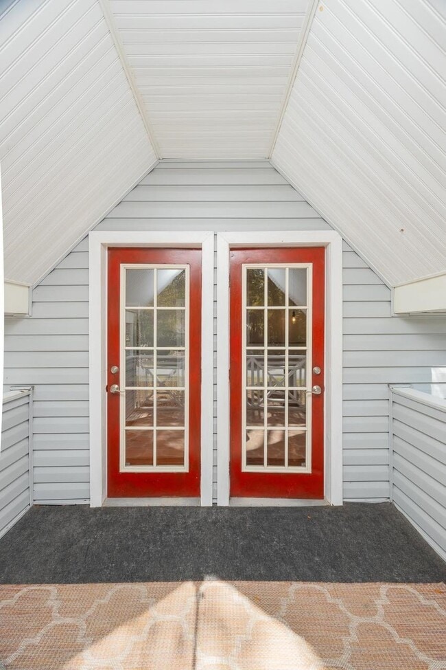 Building Photo - 728 Willow Wood Pl