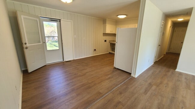 Building Photo - Cute home for rent
